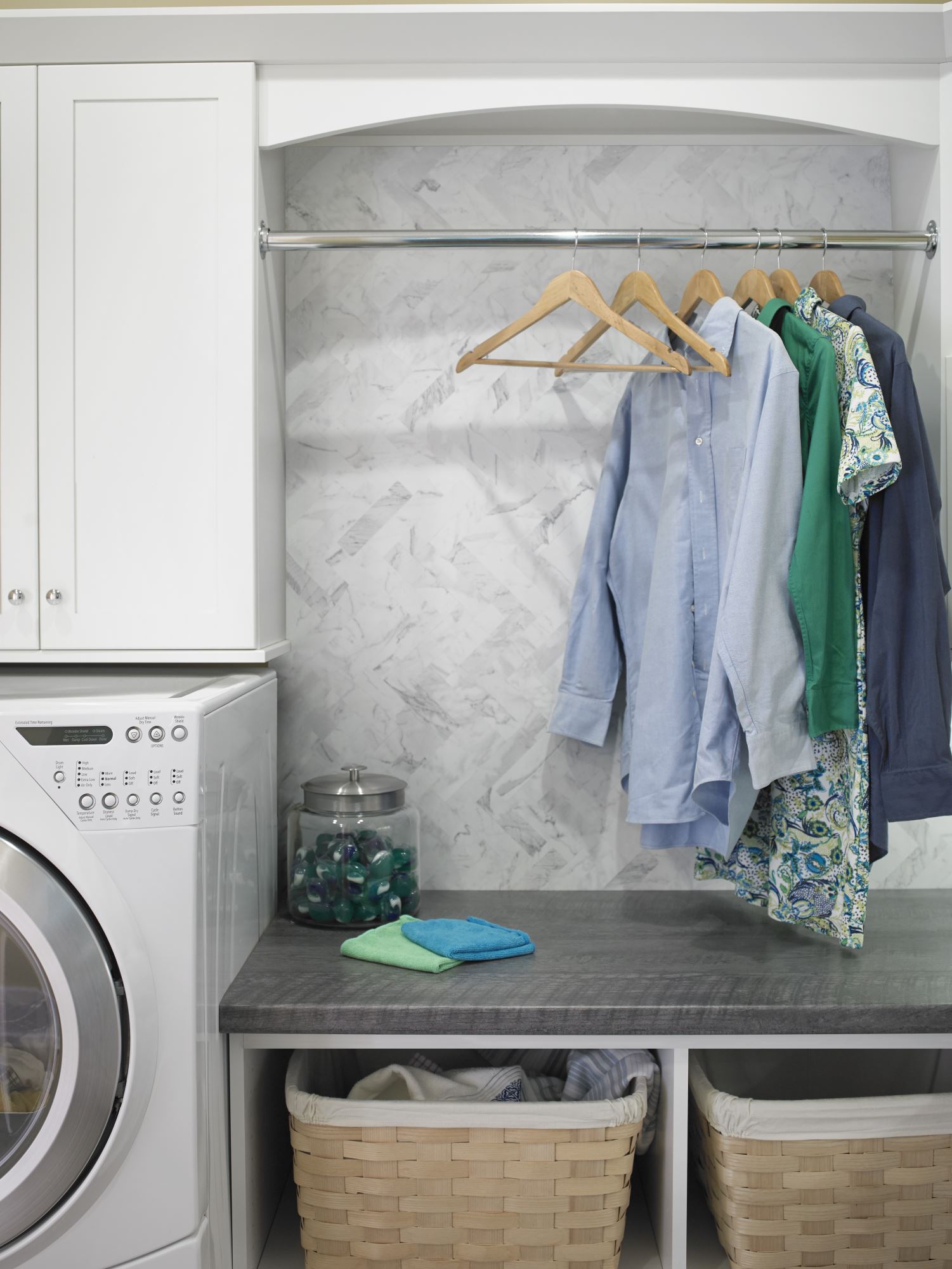 Residential Laundry Room, Ora Edge: Formica Charred Formwood